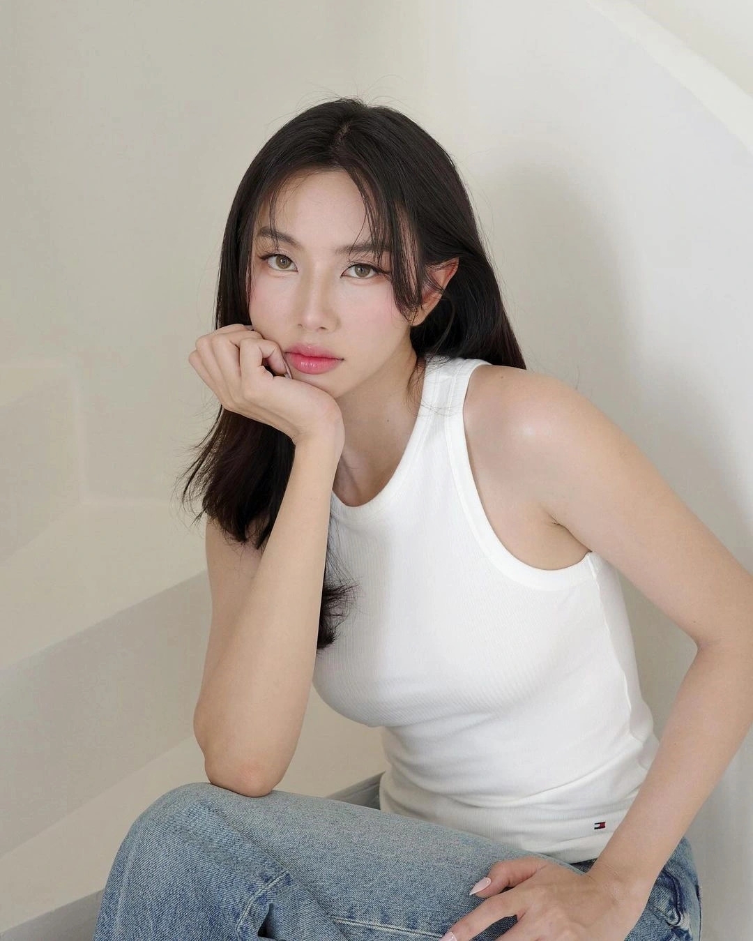 hoa-hau-thuy-tien-la-ai-hanh-trinh-tu-sac-dep-den-vong-lao-ly-gay-chan-dong-682c0a4a3cf01 Hoa hậu Thuỳ Tiên là ai - Hành trình từ sắc đẹp đến vòng lao lý gây chấn động